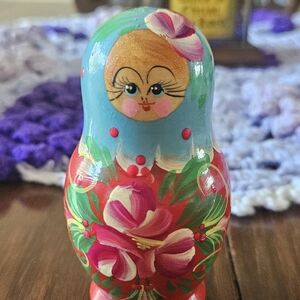 Vgt RUSSIAN Wooden Nesting Dolls  Hand Painted 5 Pcs
